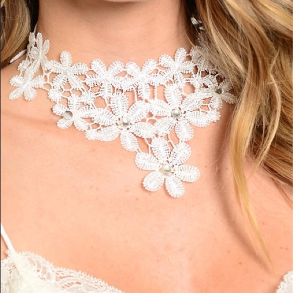 NEW WHITE CROTCHET CHOKER CRYSTAL ACCENT